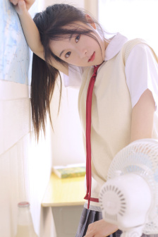 美女把尿口扒开灌牛奶