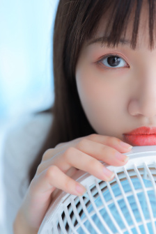 女人扒开自己的荫道口